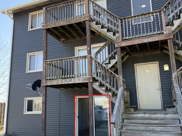 975 39th Street, 975 39th St #4, Bettendorf, IA 52722