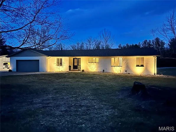 2100 Marine Rd, Highland, IL 62249