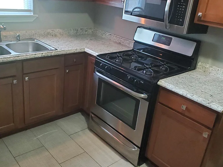 1109 S Date Ave — Photo 3