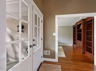 1017 Laurie Ln, Burr Ridge, IL 60527