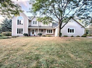 N67W30867 Golf Rd, Hartland, WI 53029