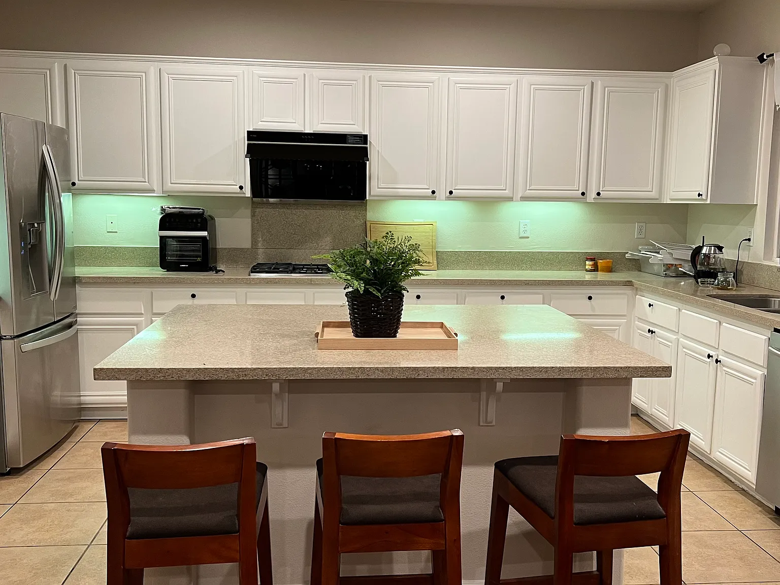1 bed, 200 sqft, $880 — Photo 1