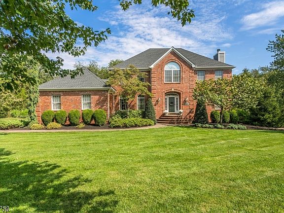 3rd image of 79 Bernard Dr