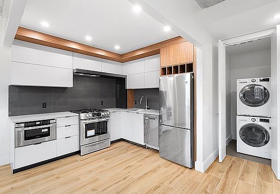 3rd image of 3707 Blackstone Pl #404