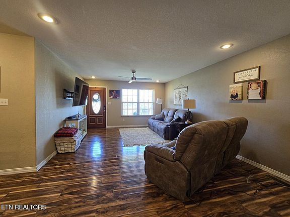 4th image of 609 S Proctor Blvd