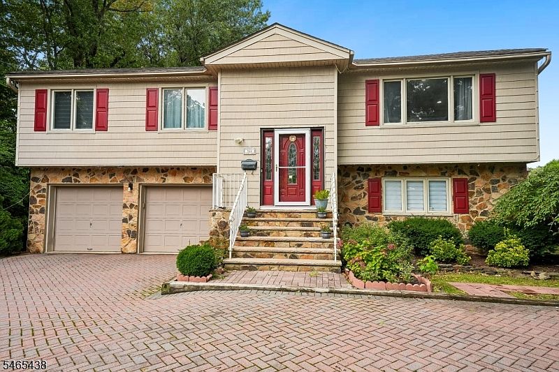 564 Mountain Ave — Baltustrol Country Club