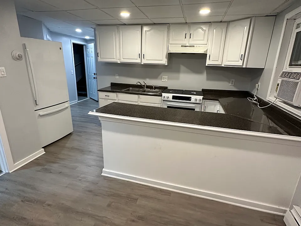 47 Bloomingdale Ave #1R