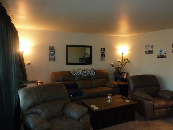 2nd image of 304 Robinhood Ln