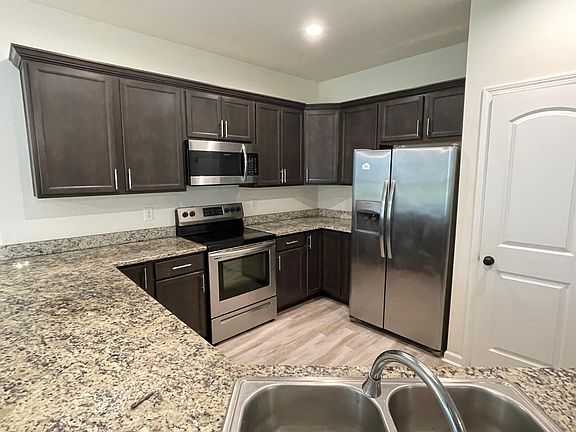 4th image of 102 Saint Fazzio St