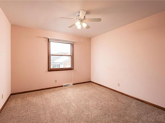 2nd image of 6047 Quaker Hollow Ln APT 4