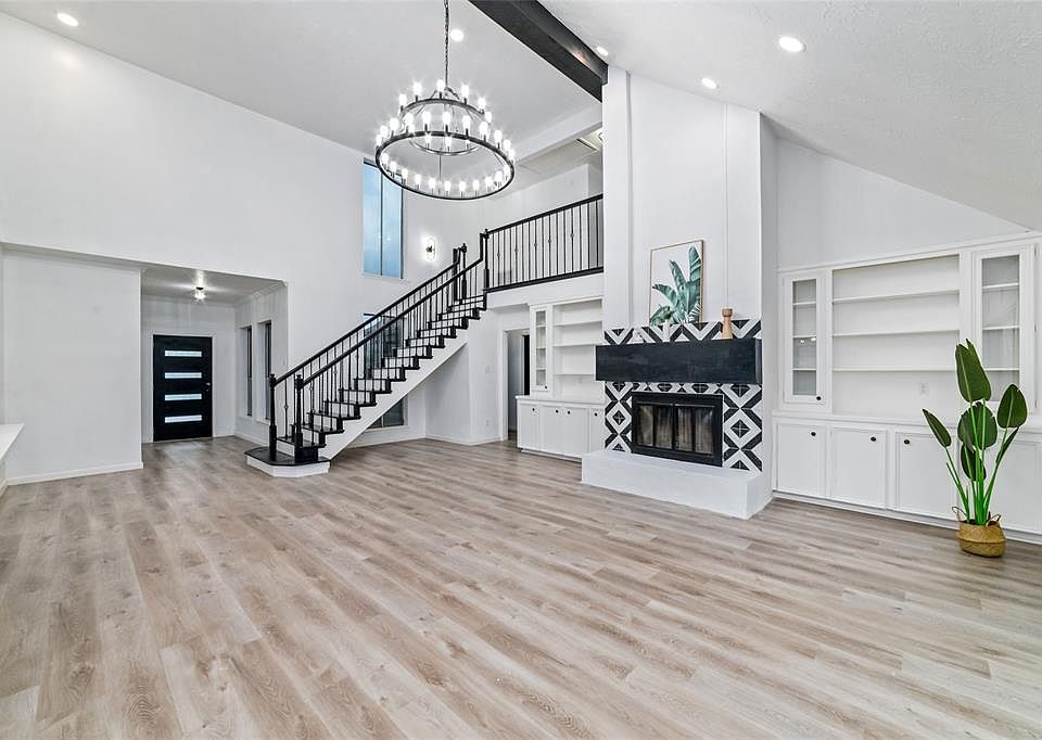 1st image of 14727 Mesita Drive