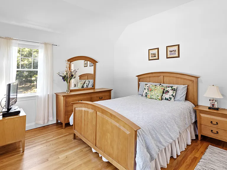 565 Wainscott Northwest Rd — Photo 11
