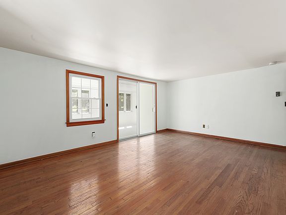 5th image of 4 Quaker Rd #A