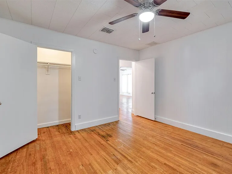 511 Sloan St — Photo 12