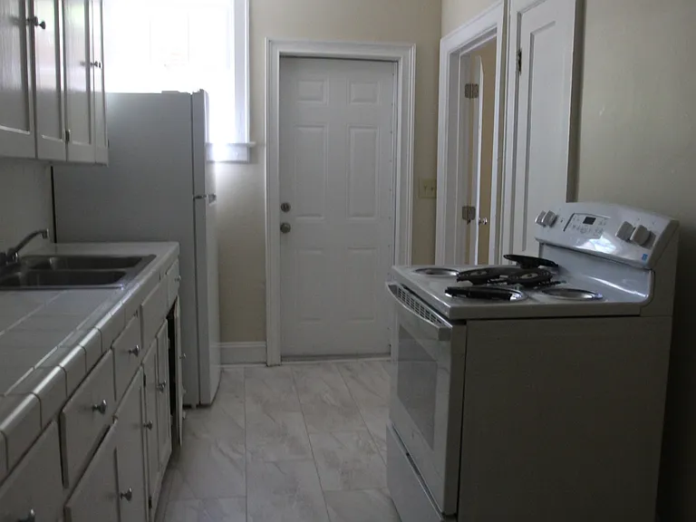 907 W Society Ave #B — Photo 6