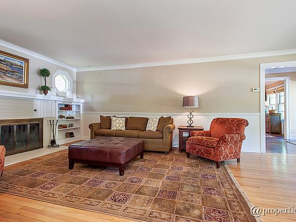 Foyer/Living Room
