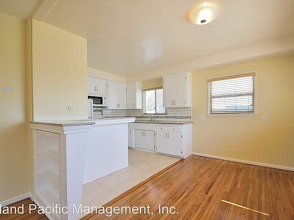 5th image of 330 33rd St #329