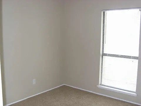 1st image of 819 Levelland Dr