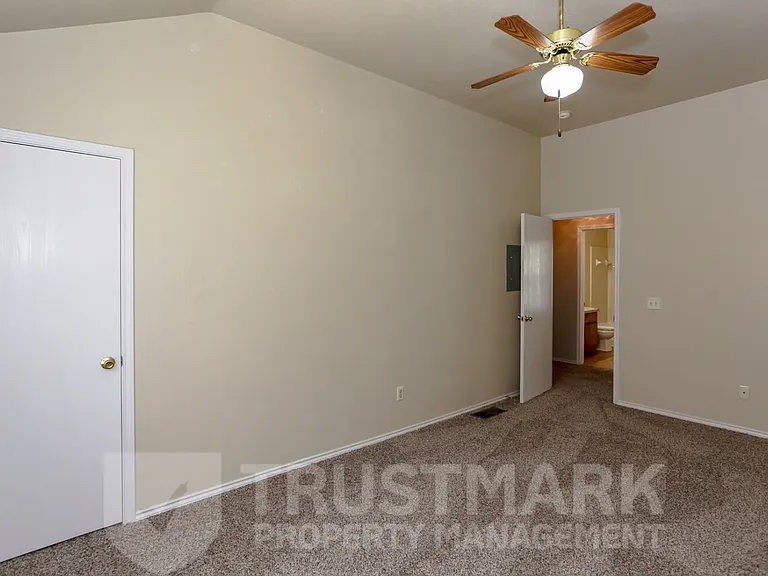 4005 Madison Dr #B — Photo 16