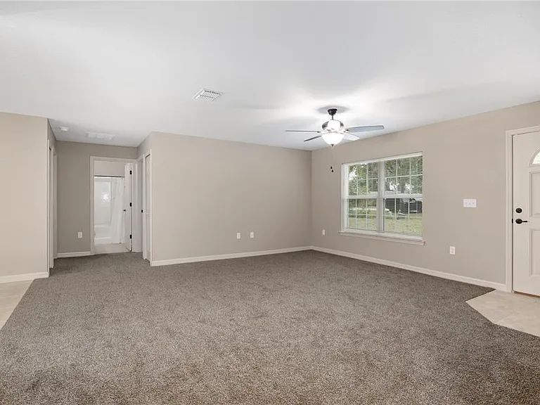 5587 NW 62nd Ave — Photo 5