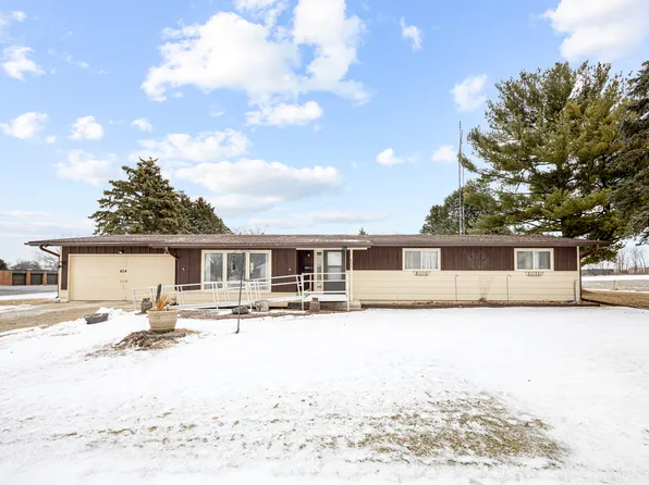 404 S Stott St, Genoa, IL 60135