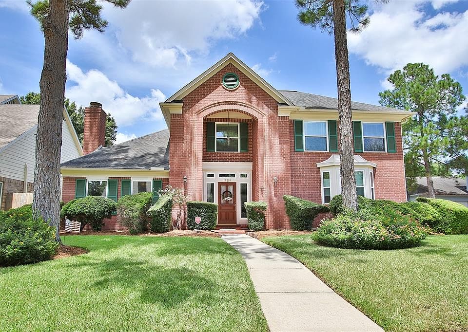 1st image of 18218 Longmoor Dr
