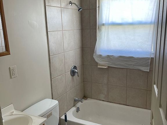 2nd image of 1225 Superior Ave APT 3