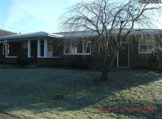 355 Elizabeth St, Lowellville, OH 44436