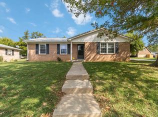 826 Kingsway Dr, Versailles, KY 40383