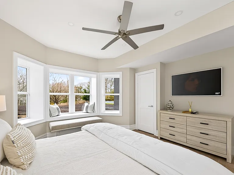 360 Canoe Place Rd — Photo 45