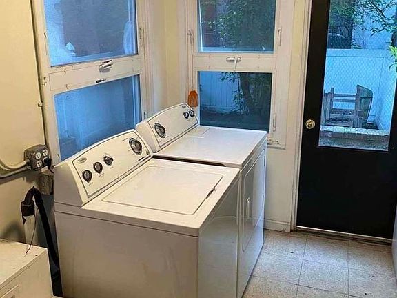 5th image of 106 Washington Pl APT 3