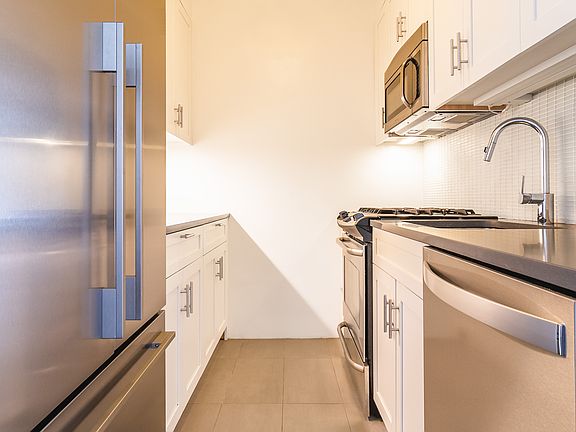 4th image of 35 E 35th St #6P