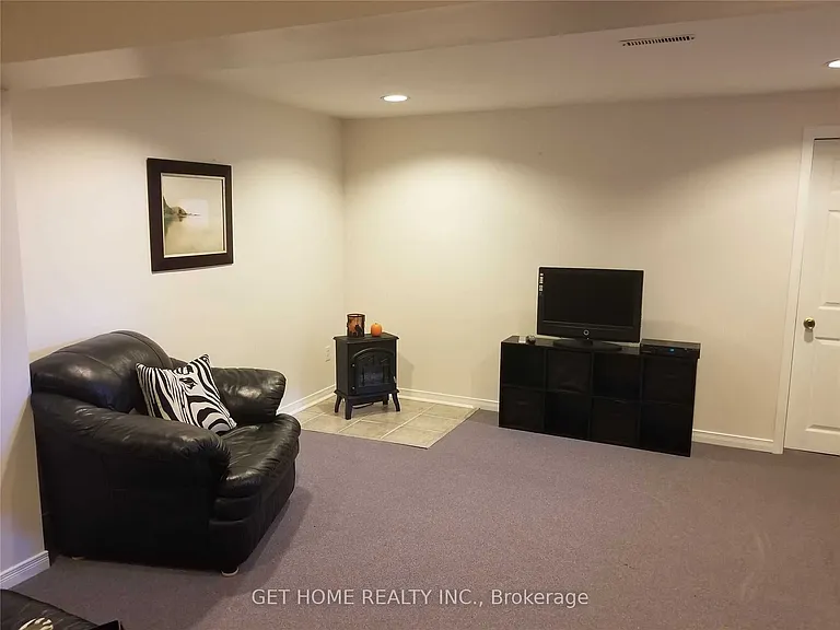 1310 Charter Cres — Photo 27
