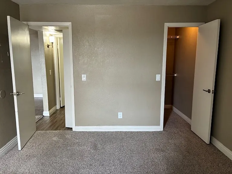 Mandalay Bay Apartments — Photo 79
