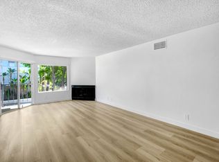 8300 De Longpre, West Hollywood, CA 90069