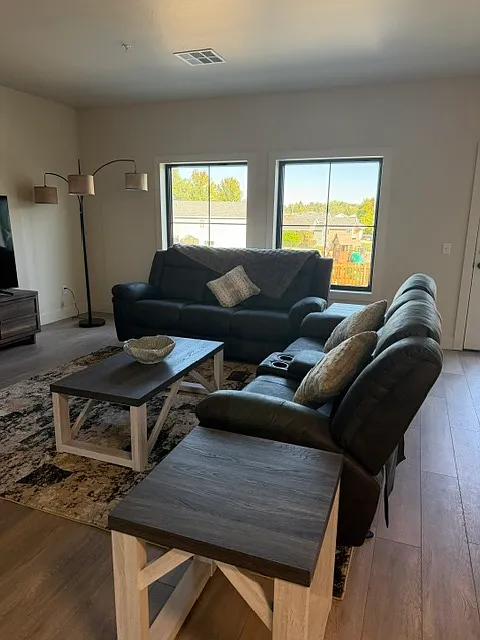 2 bed, 1100 sqft, $2,000 — Photo 4