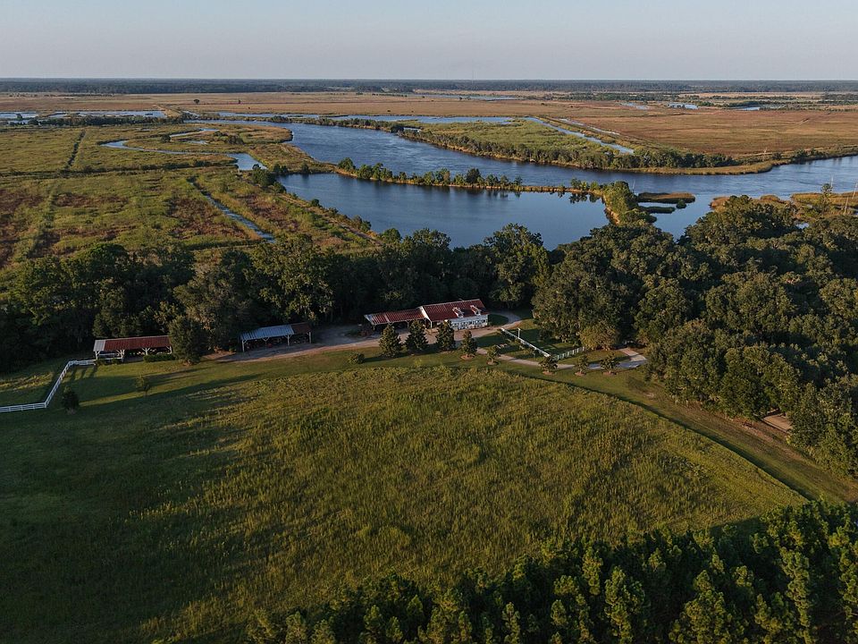 31st image of 1451 River Rd