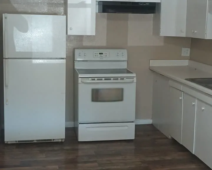 122 E Grand Ave #2 — Photo 2