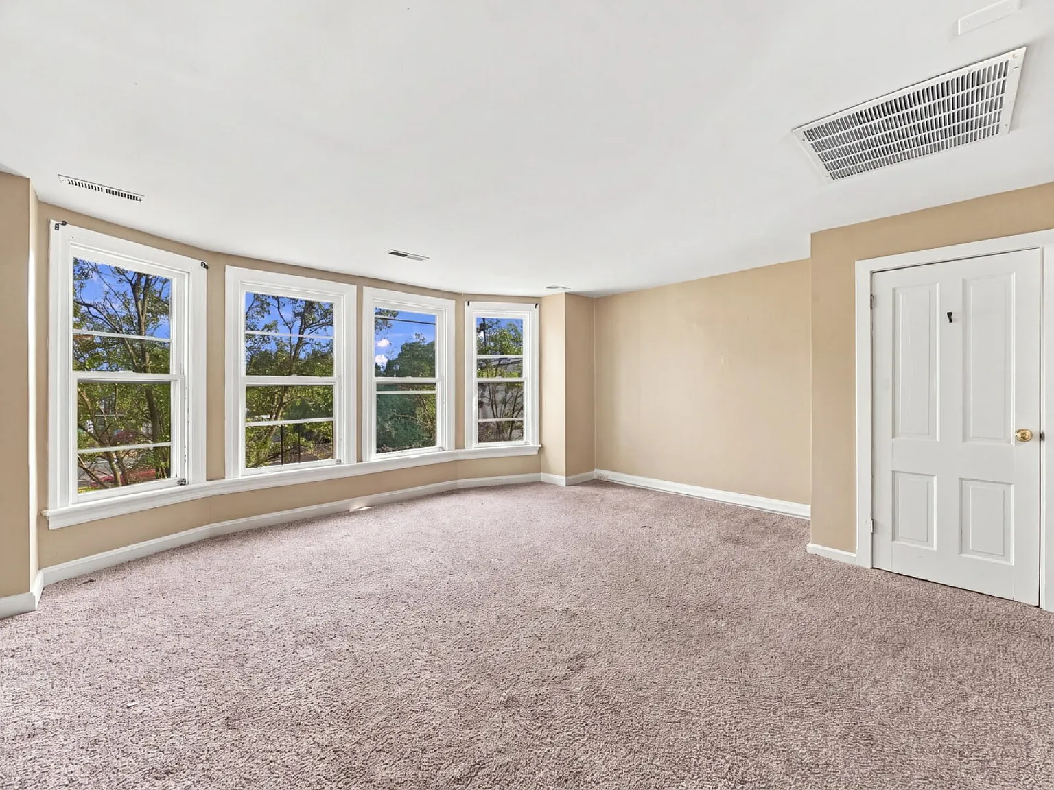 1 bed, 1.0 bath, 790 sqft, $1,200 — Photo 3