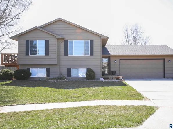 5704 S Alex Ct, Sioux Falls, SD 57106