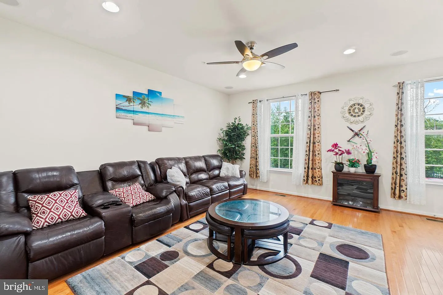 4 bed, 3.5 bath, 2340 sqft, $3,499 — Photo 3
