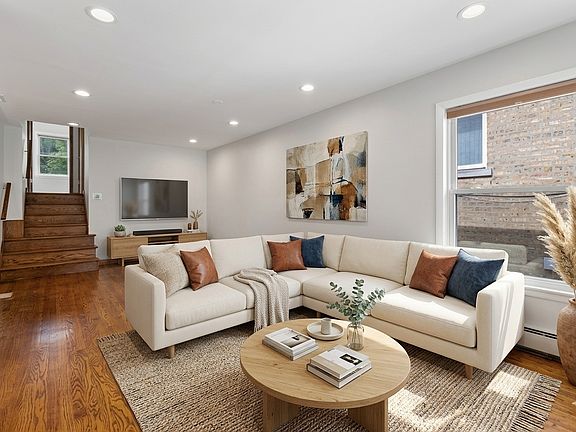 3rd image of 5768 N Lacey Ave