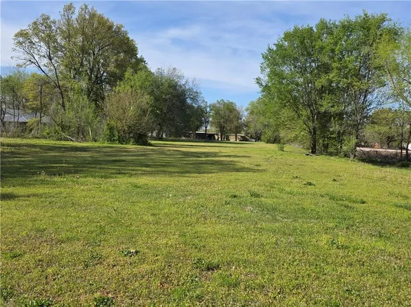 W 8th St, Adrian, MO 64720