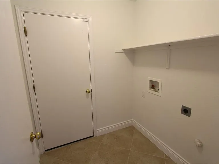 215 Jennifer Ln — Photo 9