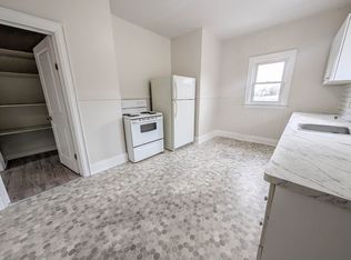 17 Page St #3, Saint Catharines, ON L2R 4A4