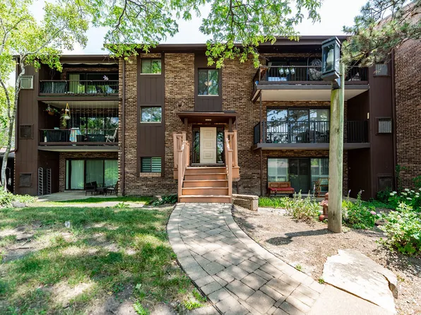 1325 Cass Ln E APT 101, Westmont, IL 60559