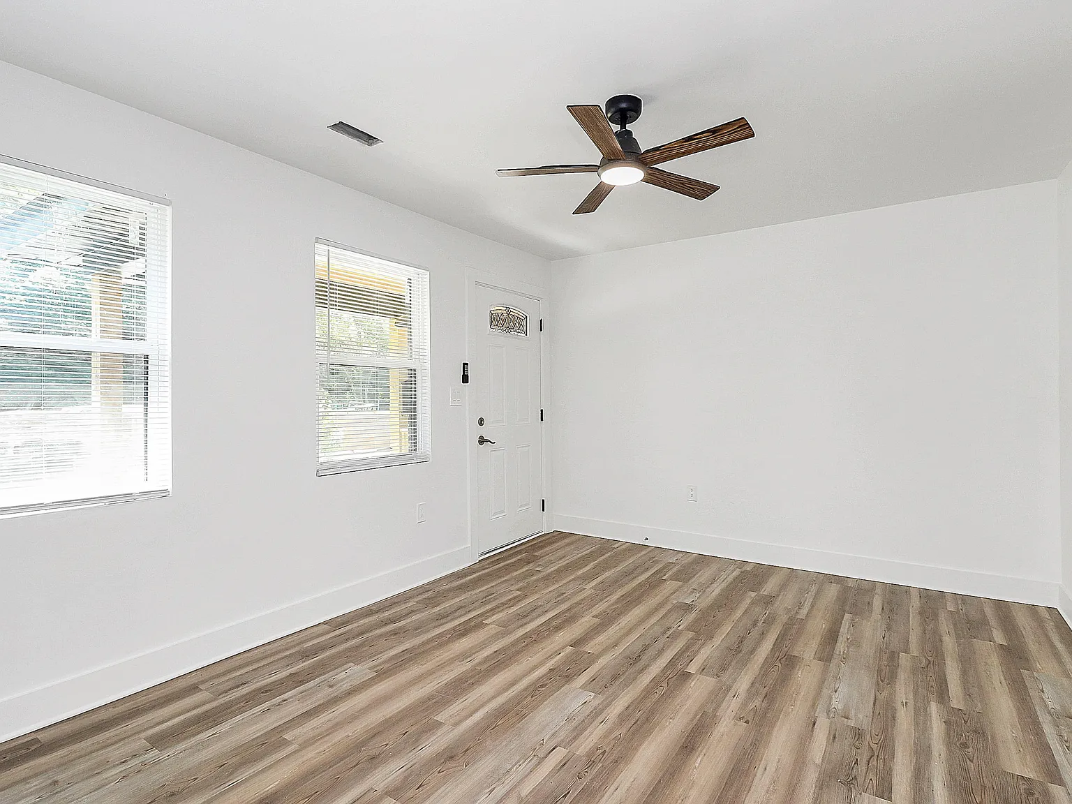 2 bed, 1.5 bath, 900 sqft, $1,500 — Photo 3