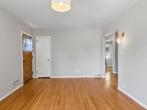 3rd image of 1041 36th Ave NE