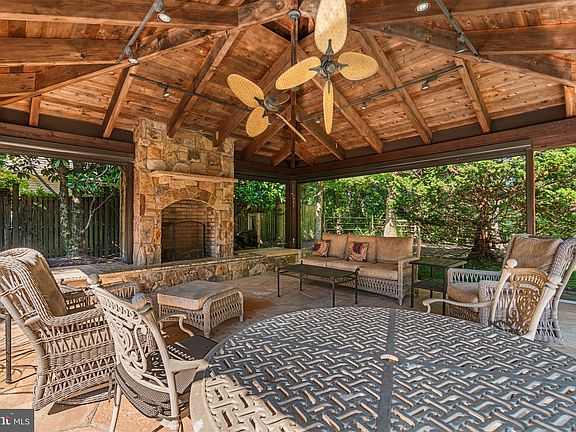 5th image of 370 Eagle Hill Rd