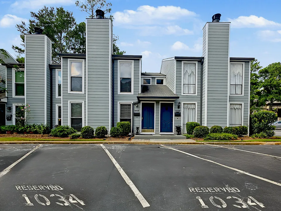 1034 Riverbend Club Dr SE